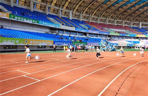 洪雅县举办“趣运动·悦未来”全县中小学生田径运动会