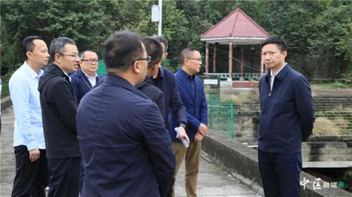 内江市市中区领导开展巡河工作