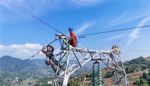 邻水县：检修线路设施 确保冬季可靠供电
