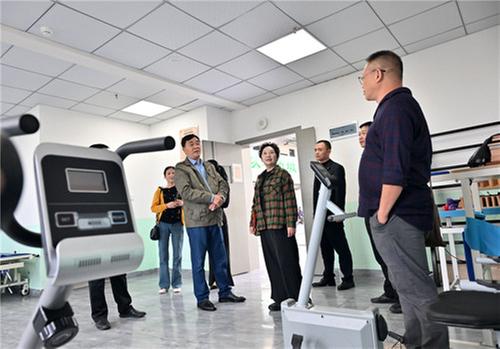 东兴区：高度关注养老体系建设