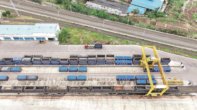 广安：货场运输忙