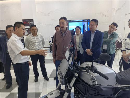 省高科技产业化协会理事长曲木史哈一行到资调研考察