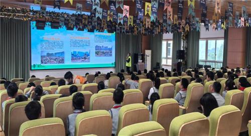 成都市新桥小学开展垃圾分类进校园活动