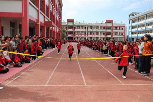 南江县长赤镇桥梁小学举办第九届冬季运动会
