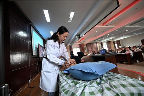 东兴区：“中医讲堂”护航群众健康