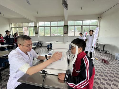 南江县沙河镇乐坝小学开展2024年秋季学生视力筛查活动