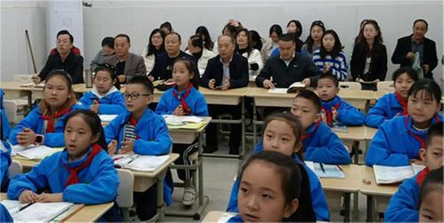 平昌县谭鹏洲校长发展共同体走进驷马小学