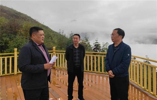 雅安市科协赴宝兴县调研中药材产业发展和科普工作开展情况