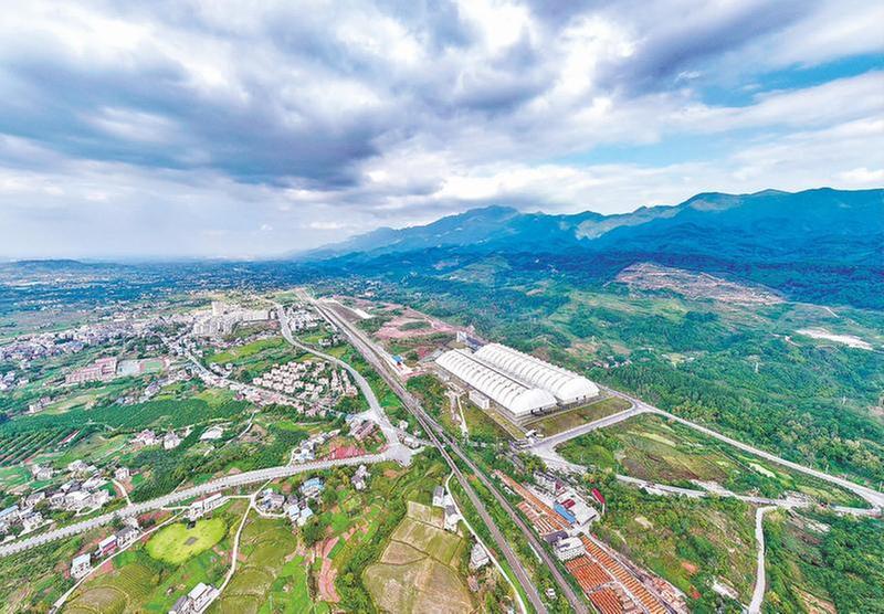 加快“物流港”建设 让内陆小城变身物流枢纽