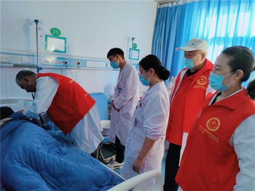 资阳市老科协卫生专委会业务辅导进基层