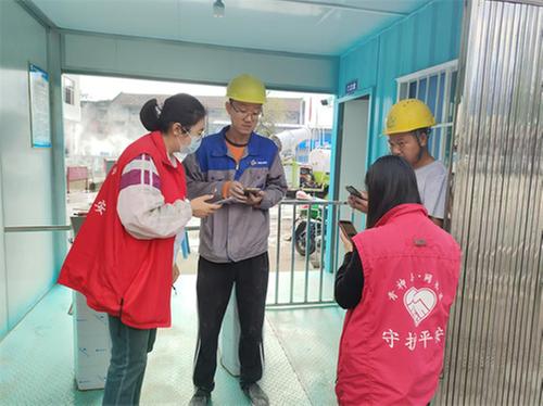 青神县:医保服务在一线  群众参保更省心