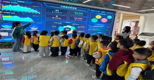 南江杨梅幼儿园走进图书馆培养孩子阅读兴趣