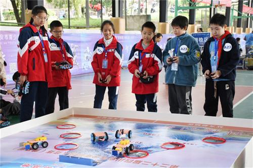 200多支队伍同台竞技   第六届广安市青少年机器人竞赛开赛
