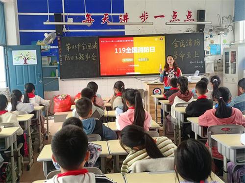 彭山二小：“11.9”消防应急疏散演练为校园安全保驾护航