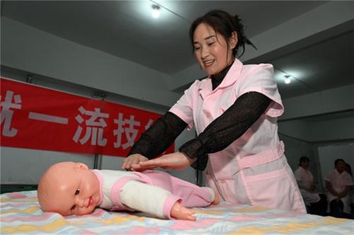四川内江：母婴护理员赛技能