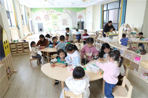 广安区：缓解年轻父母带娃焦虑   建成普惠性托育托位2036个