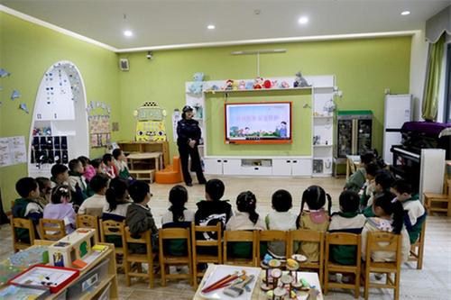 广安：防拐防暴进校园 守护萌娃伴成长