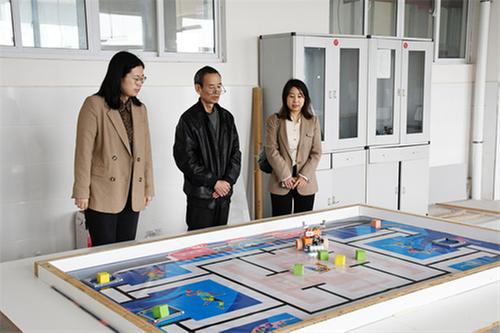 深耕教育四十载  科技创新育英才