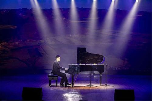 李浩洋：无光世界  成就梦想