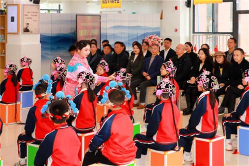 巴州区四小与成都高新区行知小学开展教育合作校际结对暨党建联建活动