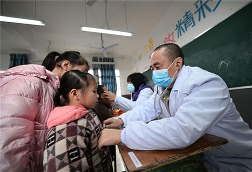 内江市东兴区：健康进校园 呵护伴成长