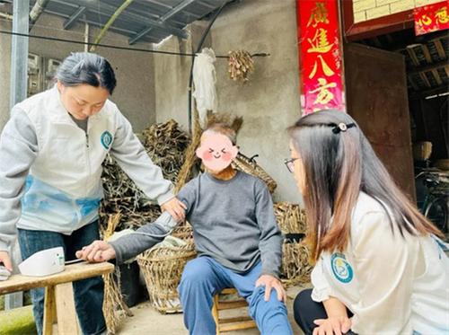绵竹市中医医院开展家庭延伸服务，温暖患者心田