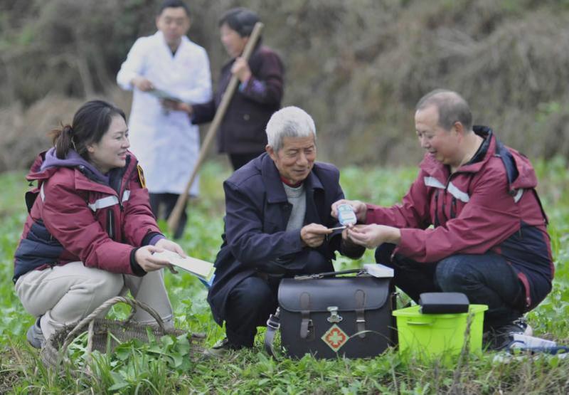 家庭医生下乡 守护群众健康