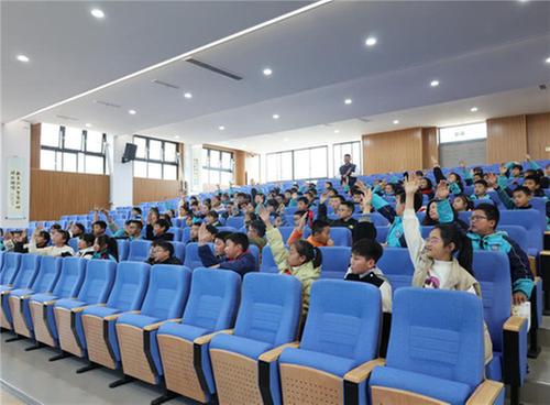 熊猫课堂进校园  绿色种子撒心间