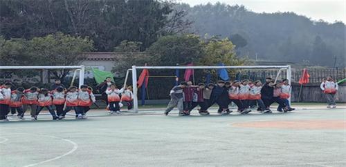 南江县下两镇东垭小学召开第十三届冬季运动会