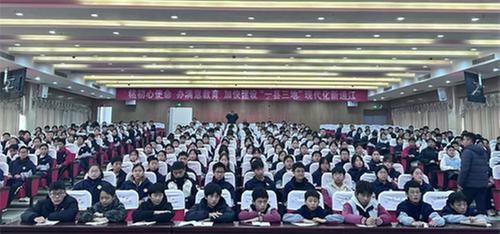 通江县关工委联合县委宣传部、县检察院、县妇联赴通江县实验中学开展巡回宣讲