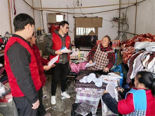 前锋区桂兴镇开展宣传医保政策志愿服务活动