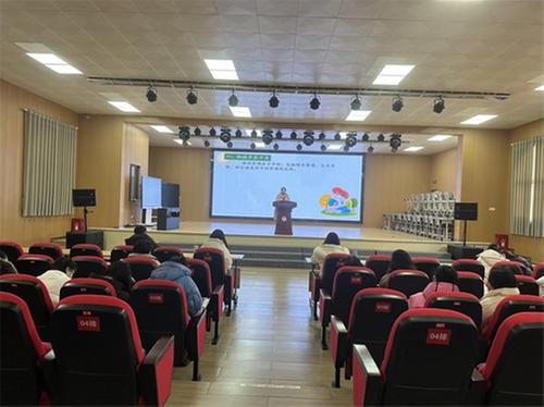 彭山二小举办优秀教师经验分享活动，共促教育成长