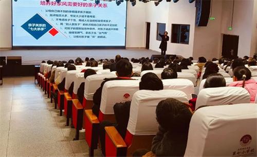 巴州区七小开展家长开放日活动