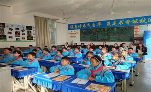 南江县沙河教育集团举办“一班一品”现场会