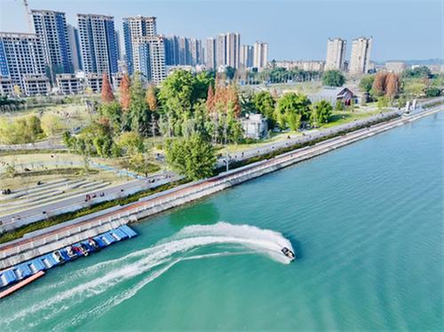 青神：美丽河湖 健儿破浪行