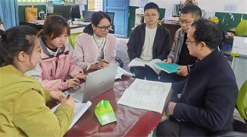南江县傅家小学开展研讨活动