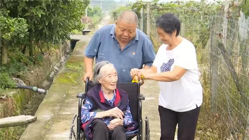 罗春方：孝老爱亲传佳话 乐于奉献扬美德
