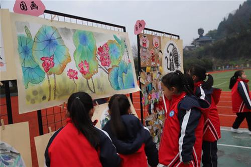 南江县沙河镇小学开展多姿多彩庆元旦活动