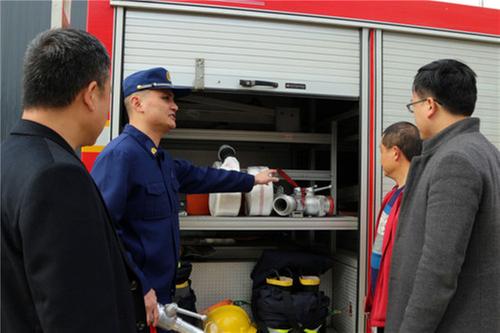 内江市东兴区：秋冬时节消防练兵忙