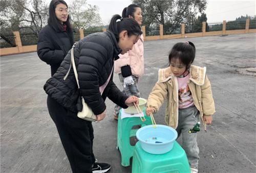 内江市东兴区：“趣味”活动乐趣多