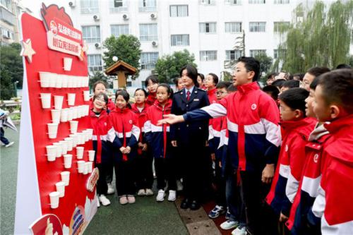 广安：与法“童”行  精彩呈“宪”