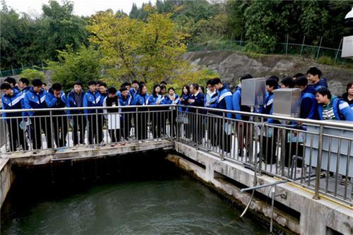 广安区：节水禁渔同行  校企携手共建