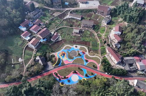 内江东兴区：青龙河畔“调色板”