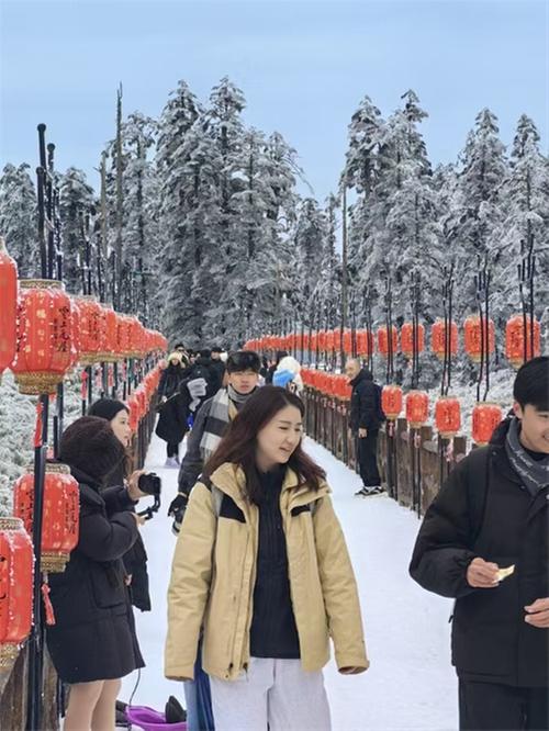 新年第一天，瓦屋山旅游火爆