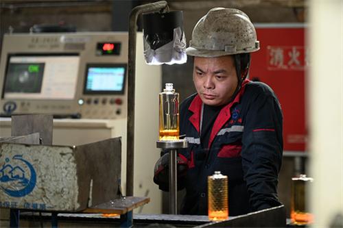 内江：坚守岗位迎新年