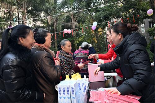 东兴区：趣味游园迎新年