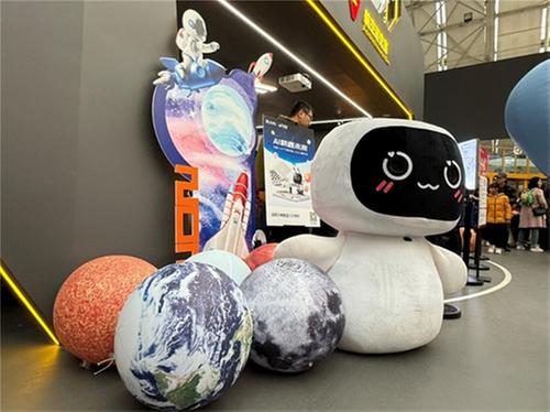 “元萝卜2025嘉年华”新年启程，AI下棋机器人首站走进“棋城”成都