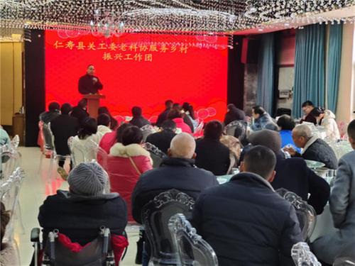 严寒时节送技术，果农心里倍温暖