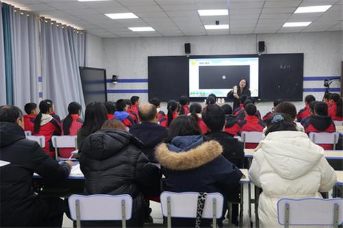 巴中市无党派人士何俊英工作室赴南江县长赤镇桥梁小学开展科技创新教育研讨交流活动