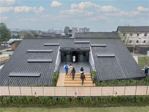 青神：岷江两岸民宿“花盛开”